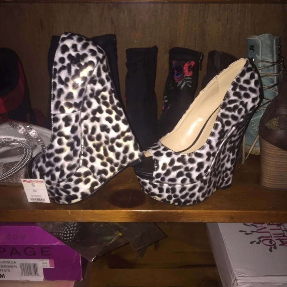 Sofia & lee animal print peep toe heels